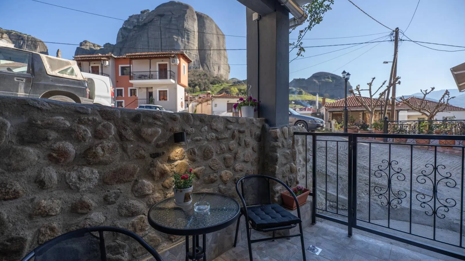 Akratos House courtyard, Kastraki village
